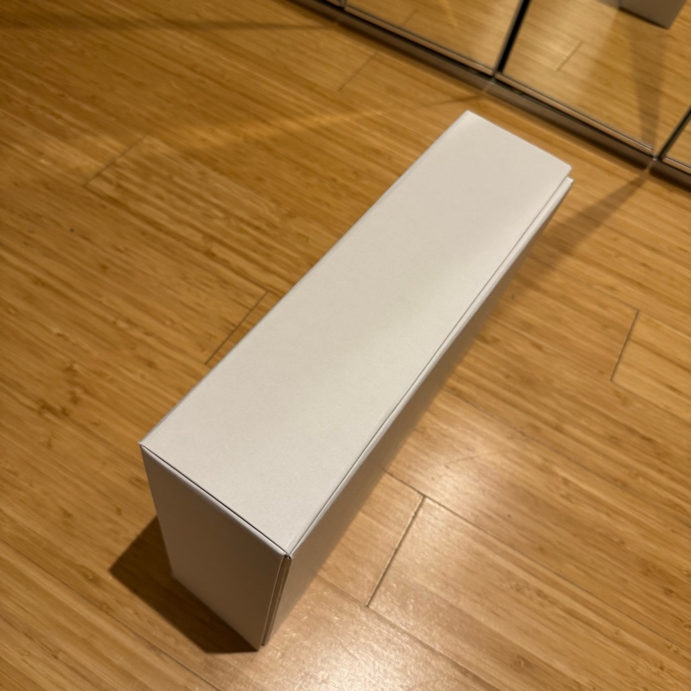 Loewe Box with Ribbon - Picture 3 of 3